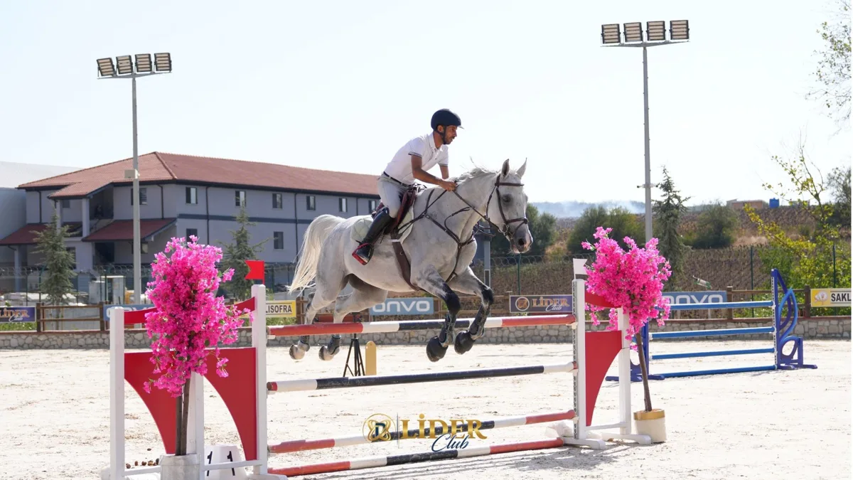 At Yarışları: Engel Atlama Nedir ve Yarışmalara Nasıl Katılınır?”