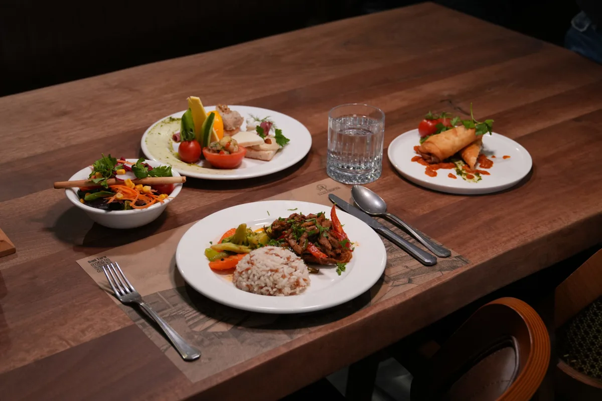 Özel Günlerin Vazgeçilmezi: Nişan ve Düğün Order Tabakları