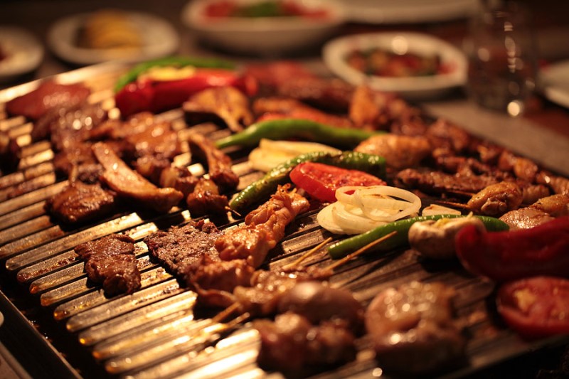 Kendin Pişir, Kendin Ye: Lider Club’da Bahçede Mangal Keyfi